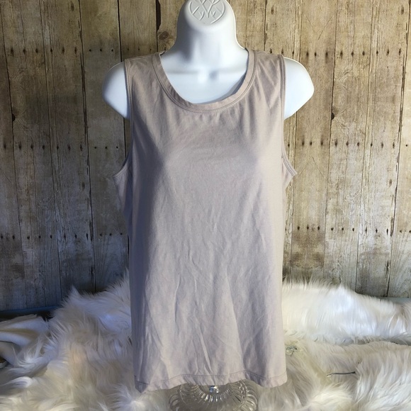 🌿HOST PICK🌿 Fabletics Side Slit Tank - Picture 2 of 6